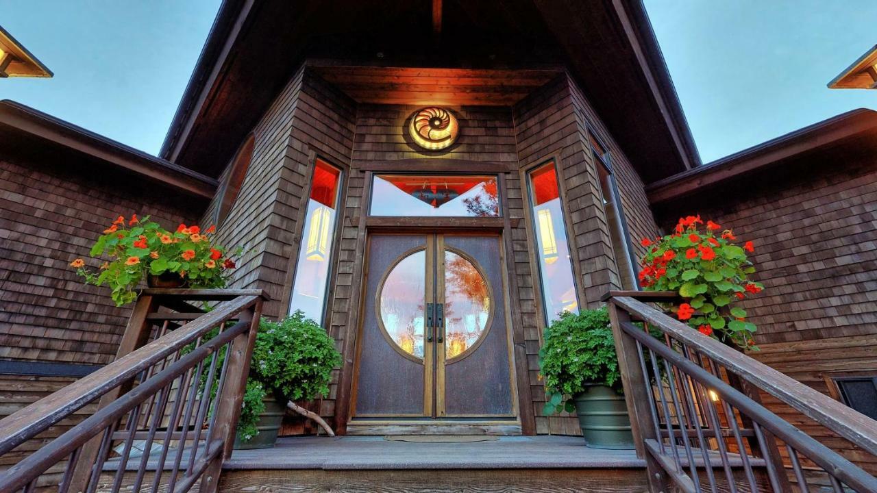 Stillpoint Lodge - All-Inclusive Halibut Cove Eksteriør billede