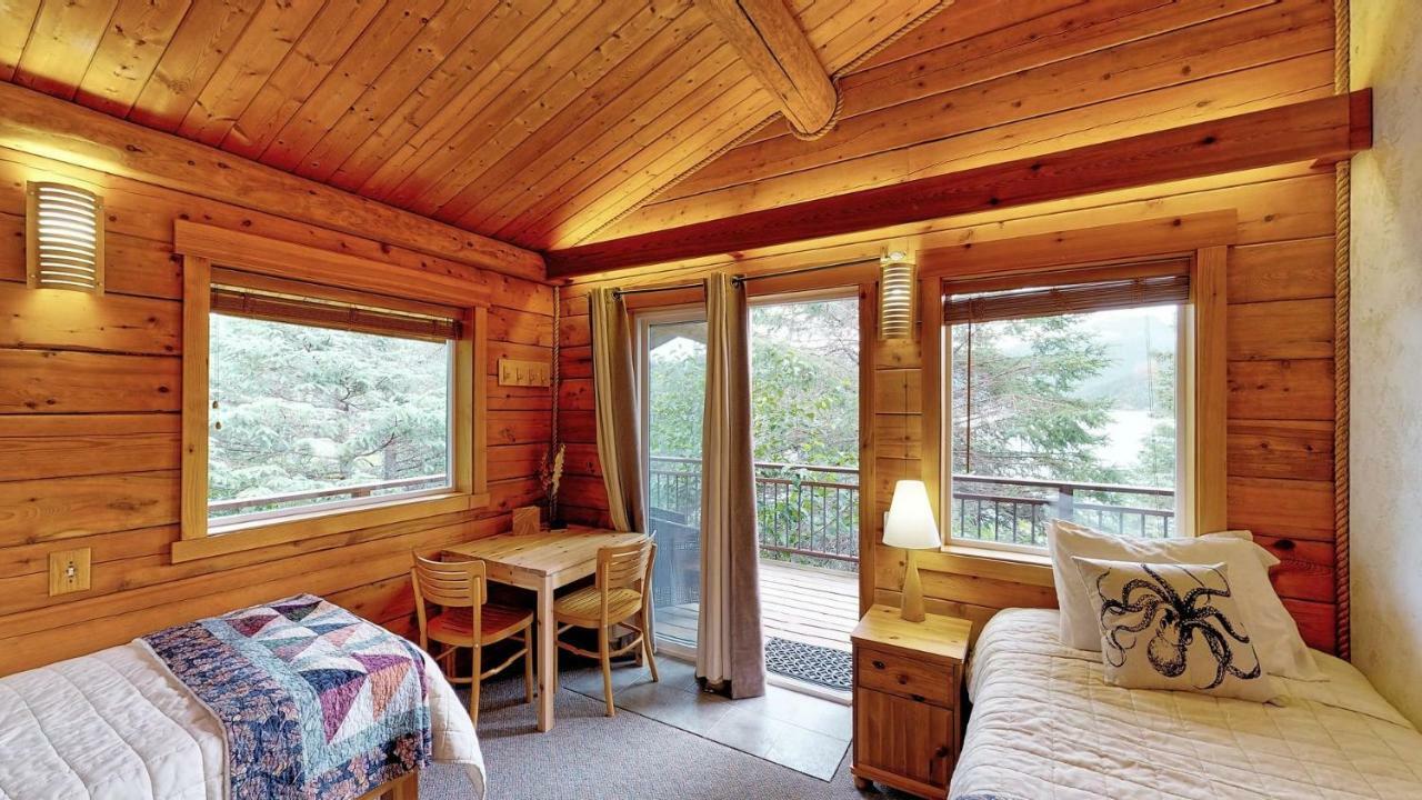 Stillpoint Lodge - All-Inclusive Halibut Cove Eksteriør billede